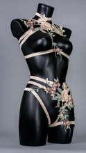 Cargar imagen en el visor de la galería, SEPTEMBER MOON - Pretty Floral Lace Cage Bra
