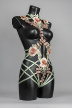 Carica l&#39;immagine nel visualizzatore di Gallery, BIRTH OF VENUS - Winged Lace Goddess Bodycage
