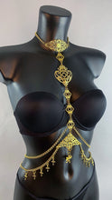 Carica l&#39;immagine nel visualizzatore di Gallery, SUMERIA - Gold Filigree Chain Charm Harness
